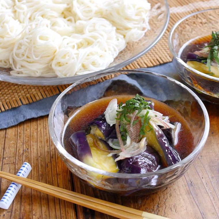 冷たいなすのつけ汁そうめん