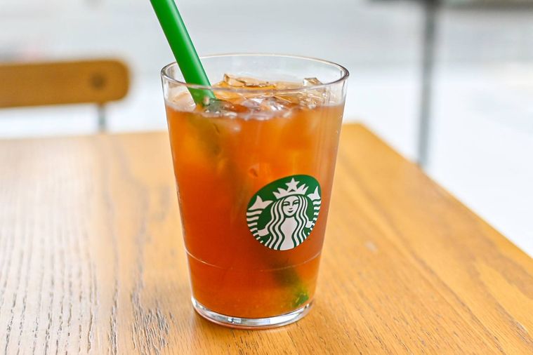 アイスコーヒーを斜めから