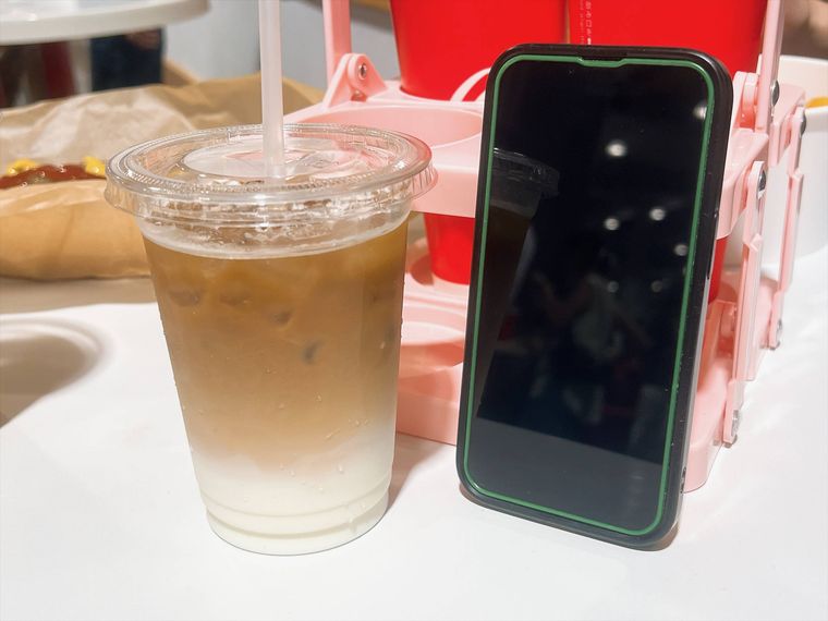 コストコフードコートのアイスカフェラテ