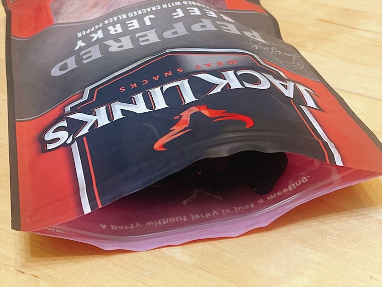 コストコで販売しているジャックリンクス ペッパード ビーフジャーキーのジッパー部分