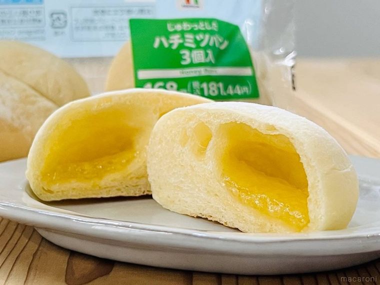 7プレミアム じゅわっとしたハチミツパンを半分に割った様子