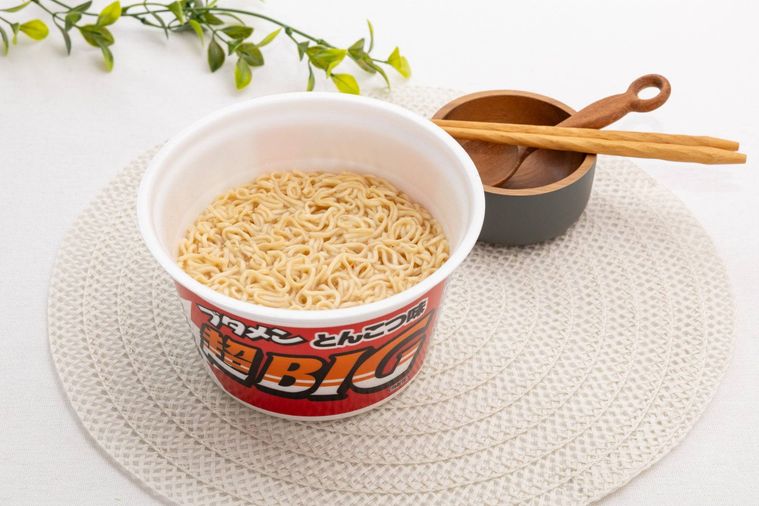ブタメン超BIGの中身