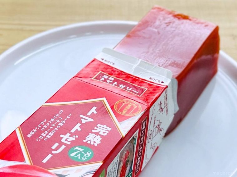 業務スーパーの完熟トマトゼリーを皿に出した様子