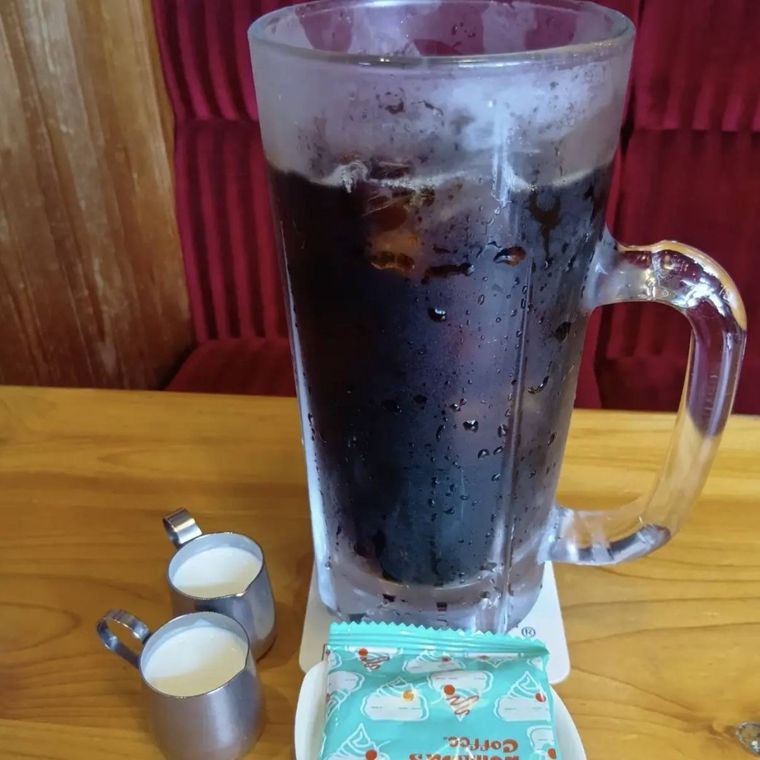 コメダ珈琲店でらたっぷりサイズのアイスコーヒー