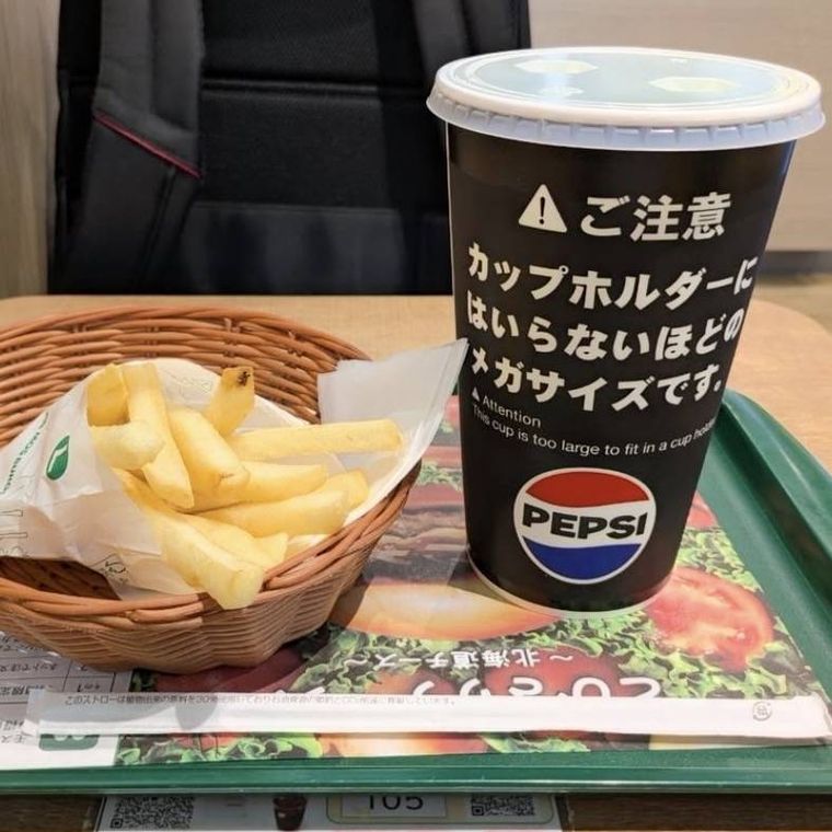 モスバーガーのメガサイズドリンクとポテト