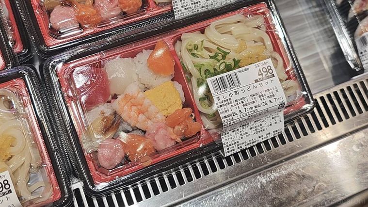 すし小町うどんセットが販売されている