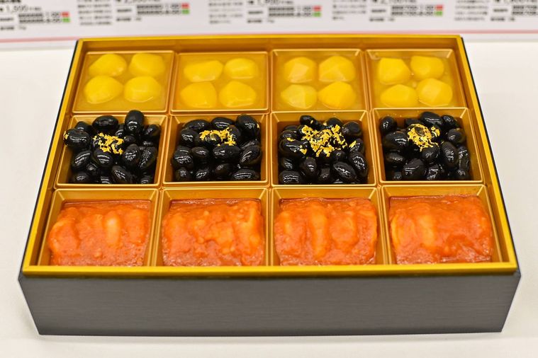 お重に入ったおせち料理