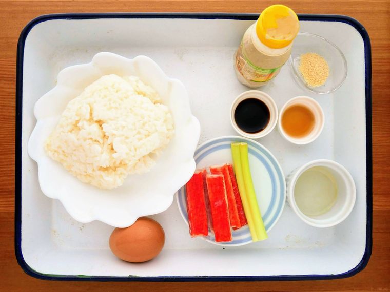 カニカマチャーハンの材料