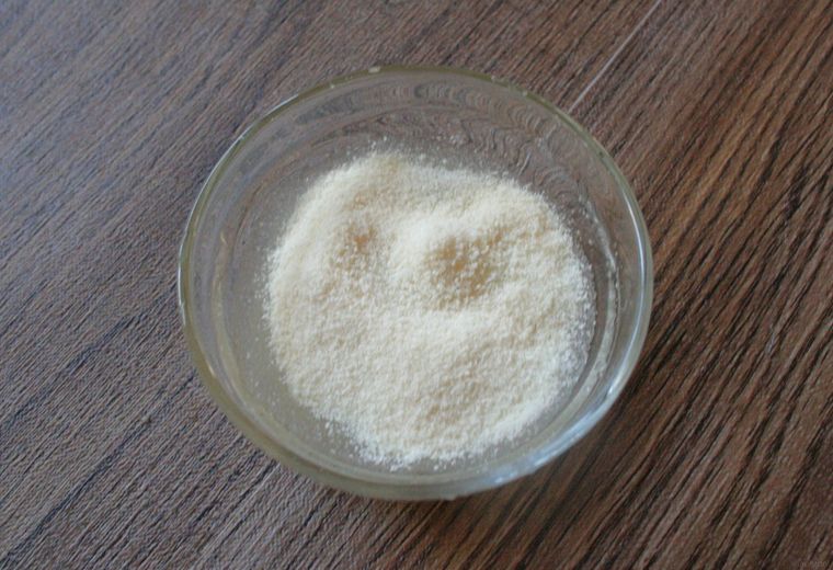 器に入った粉ゼラチン