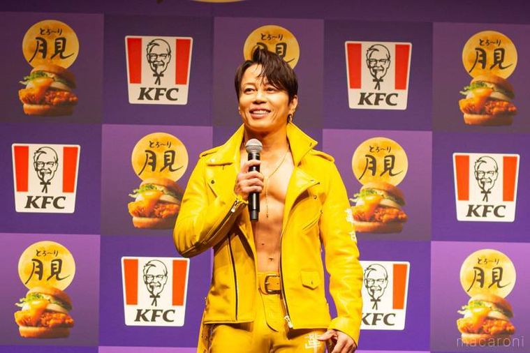 ケンタッキーとろり月見発表会にてトークをする西川貴教さん