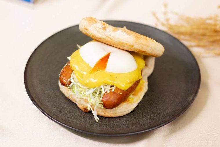 モスバーガー月見フォカッチャ黄金チーズソース