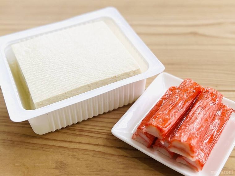 木綿豆腐とカニ風味かまぼこ