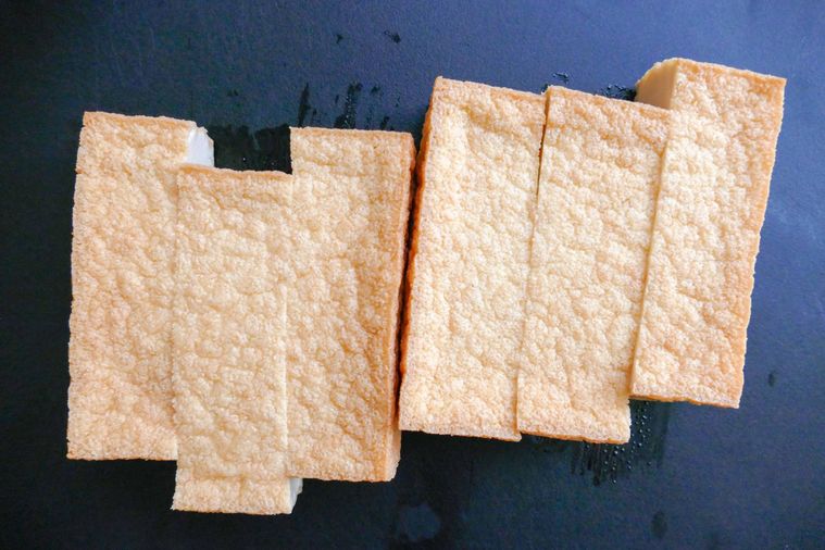 6つに切られた厚揚げ