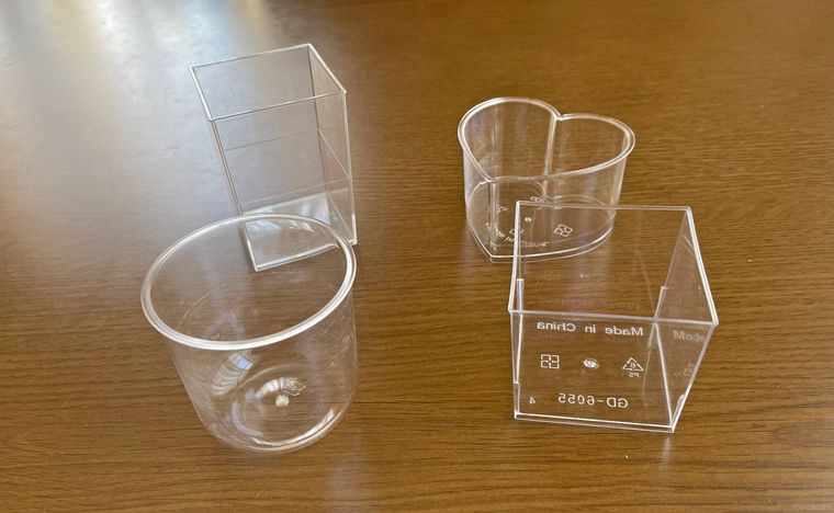 プリンやゼリーの容器