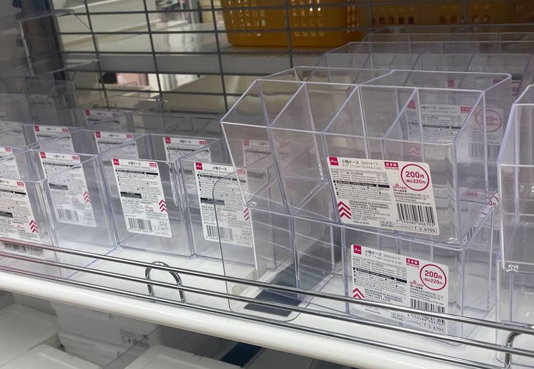 ダイソーのプラスチック製小物入れ