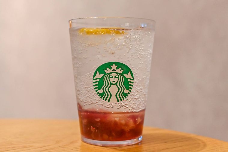 ソーダを正面から