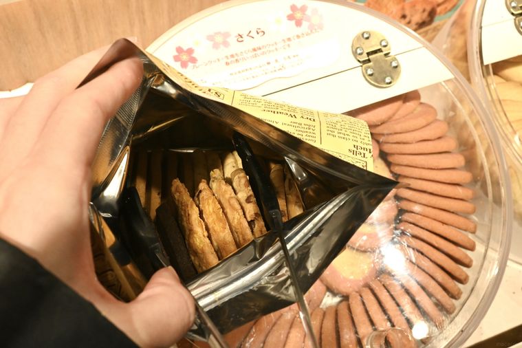 ステラおばさんのクッキー詰め放題のパッケージの中身を撮影した画像