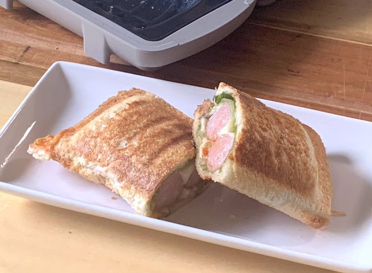 スリーコインズの電子レンジ用ホットサンドメーカーで焼いたホットサンド