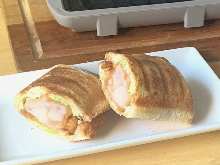 電子レンジ用ハーフホットサンドメーカーで焼いたから揚げホットサンド