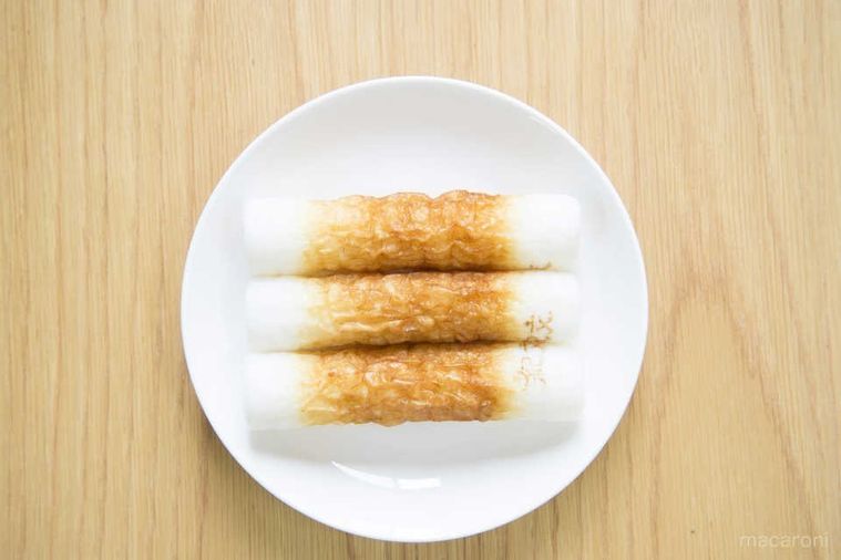 3つ並んだちくわの写真