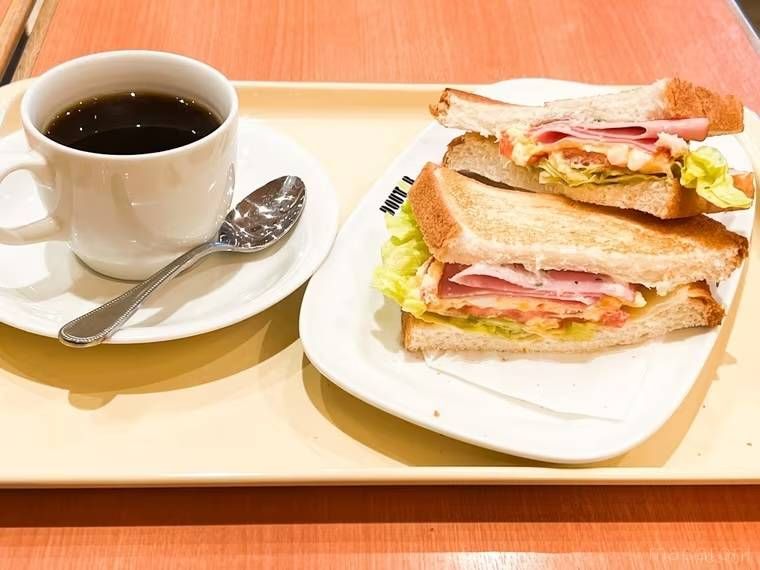 ドトールのサンドイッチとコーヒー