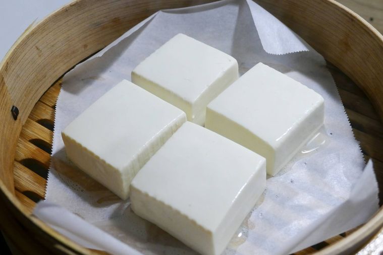 せいろで蒸した豆腐