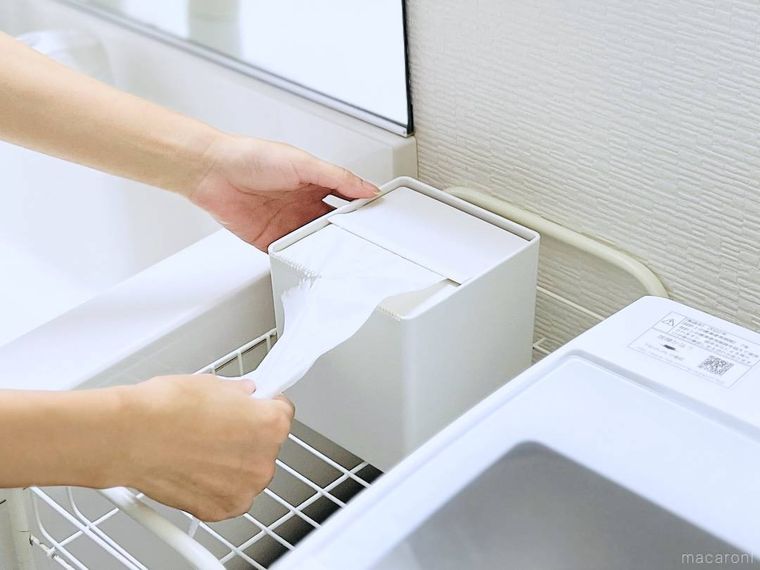 無印良品の卓上用 トイレットペーパーケースを洗面所で使っている様子