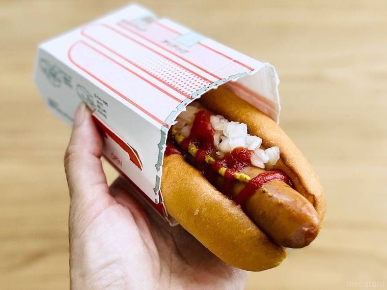 モスバーガーのホットドッグを開封した様子