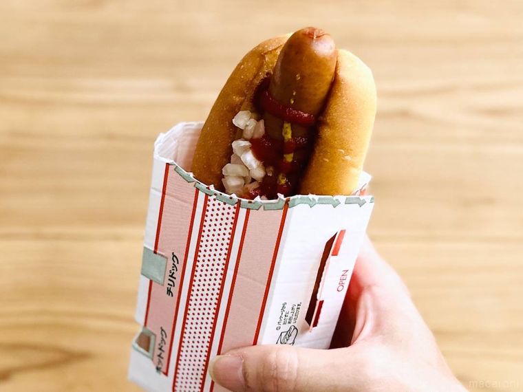 モスバーガーのホットドッグを開封した様子