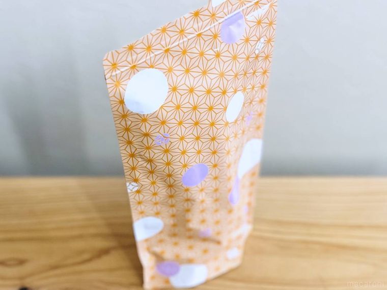 ダイソーの食品保存袋そば・うどん用を自立させた様子
