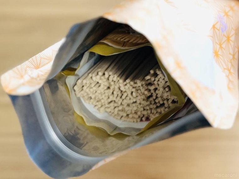 ダイソーの食品保存袋そば・うどん用にそばを入れた様子