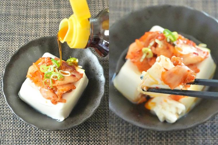 黒い器に盛られたキムチのせ冷奴にごま油を垂らす様子と黒い箸で食べる様子