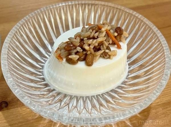 冷や奴にのせた納豆麹