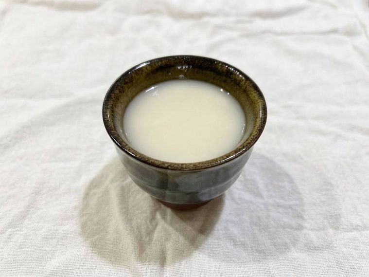 カップに入っている甘酒