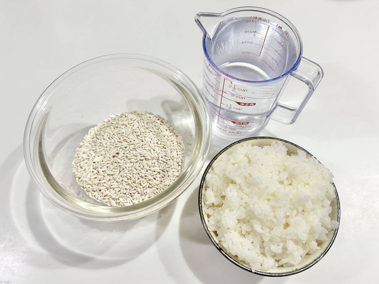 材料米麹、水、ごはん