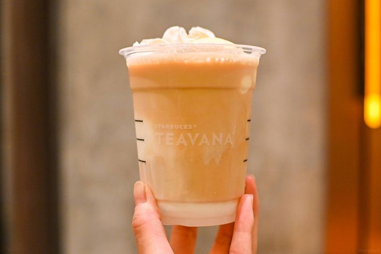 ドリンクを持っているところ