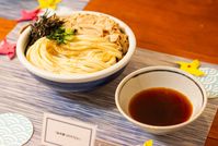 丸亀製麺の新作豚つけ汁うどんを食べ比べ選べる楽しさが魅力の2種類のつけ汁