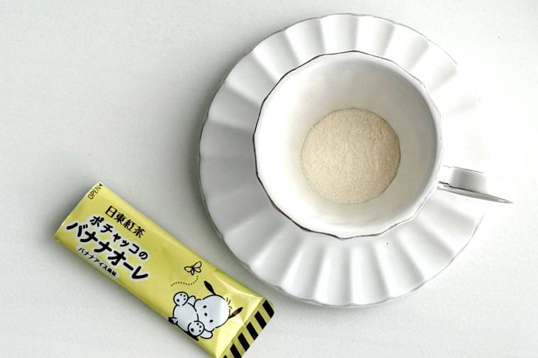ポチャッコのバナナオーレと白いカップ