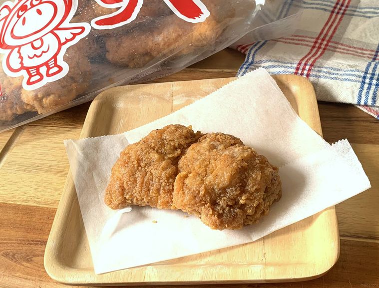 調理した ロピアの骨なしフライドチキンとパッケージ