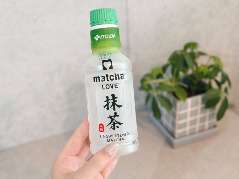 matcha LOVEを手にしている様子