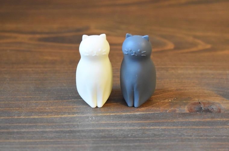 ダイソーシリコーン歯ブラシキャップMEOWが置かれている