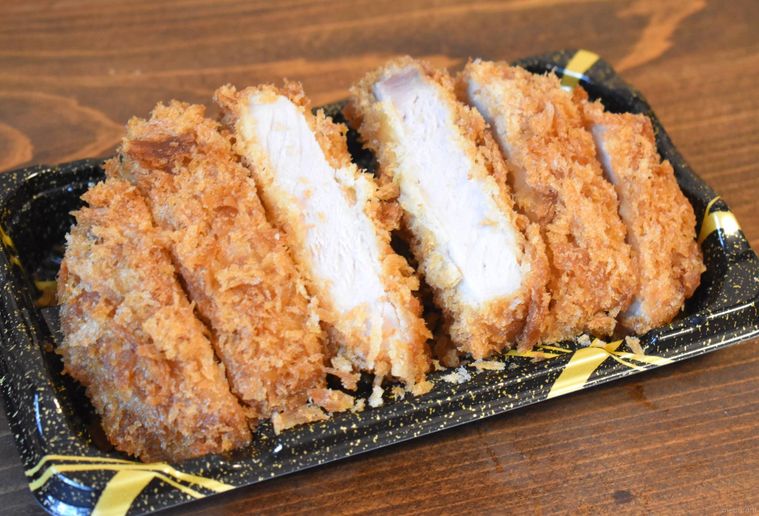 西友の厚み自慢ロースカツの蓋を開けたところ