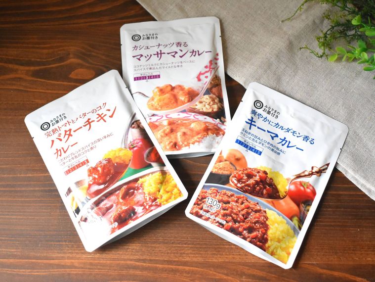 西友のレトルトカレー3種が並んでいる