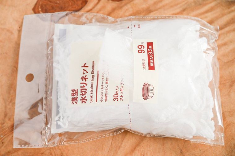 1枚取り出した無印良品の水切りネット