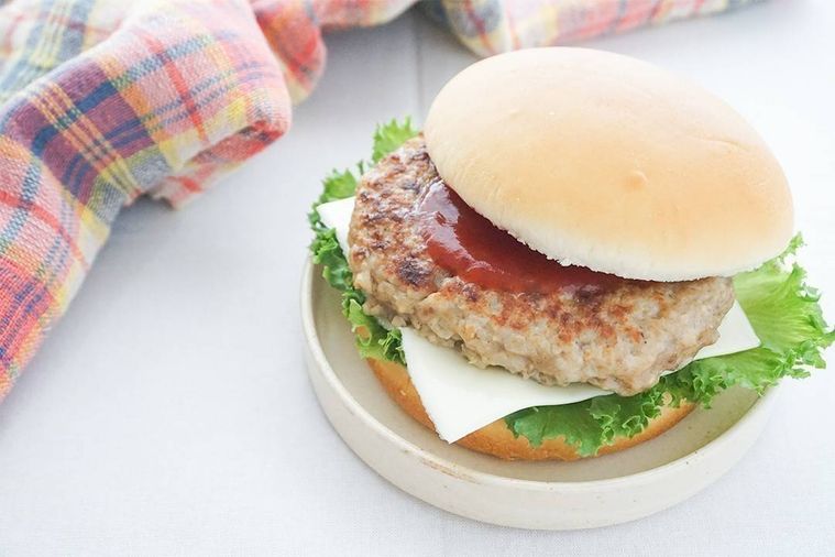 お肉屋さんの牛豚焼き上げハンバーグのアレンジ例