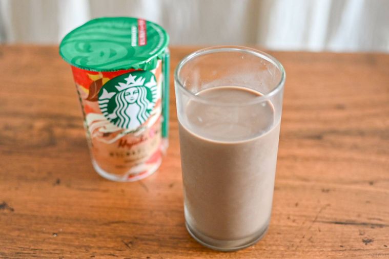 ドリンクが入ったコップ