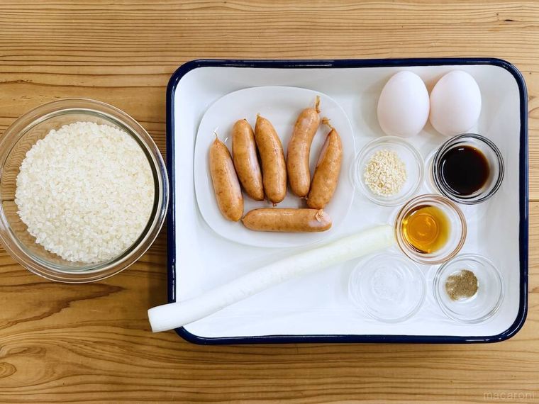 チャーハンの材料を並べた様子
