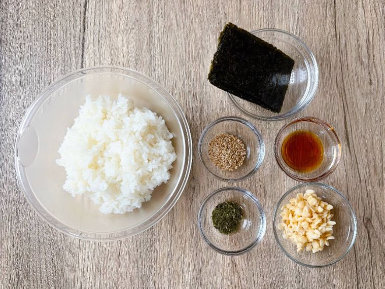 揚げ玉おにぎりの材料