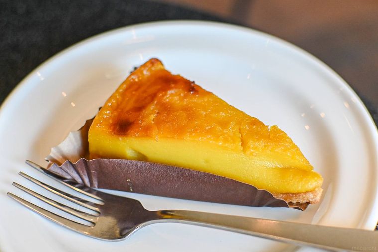 お皿にのったケーキのアップ