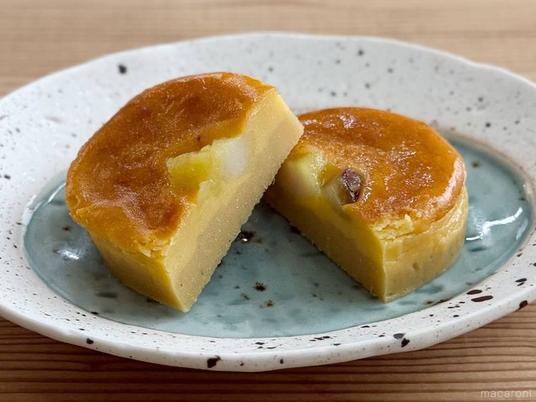 ファミリーマートの紅はるかのスイートポテトケーキ テリーヌ仕立てを半分にカットした様子